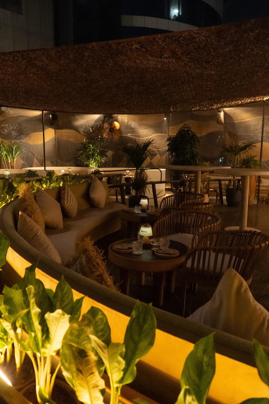 The Nest at Waikiki – Grand Lounge & Bar View